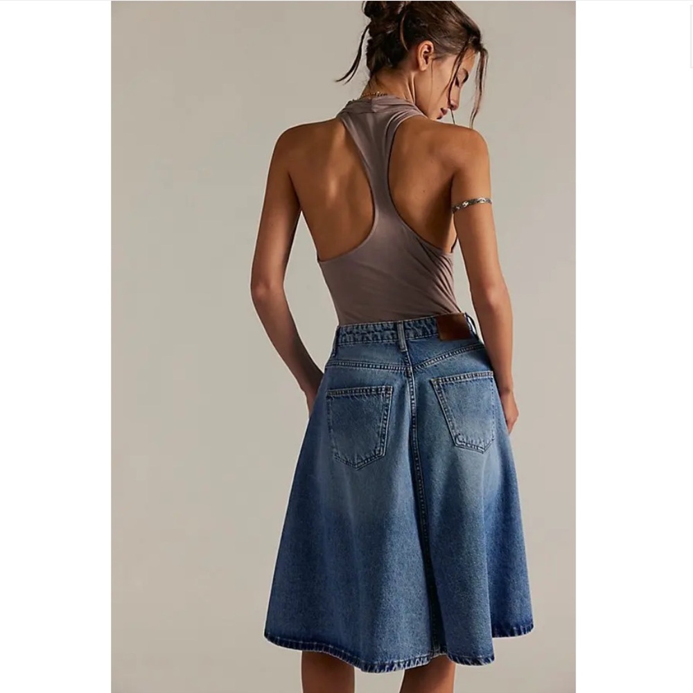 Eclipse Denim Midi Skirt
We The Free
NWT
COLOR- limelight